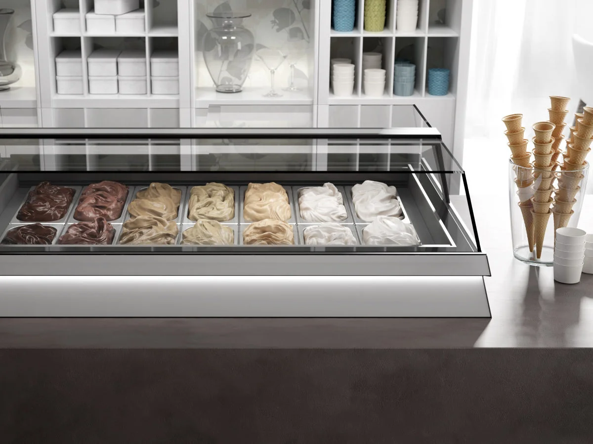 Orion Jobs Eisvitrine